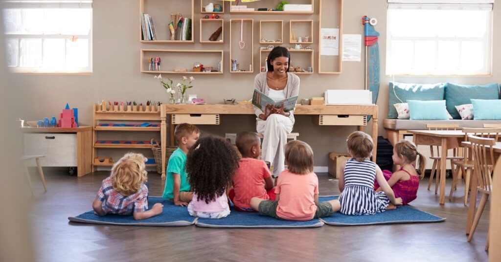 How does Montessori teach reading